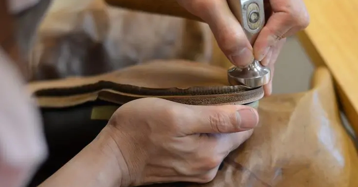 How Small Businesses Can Find Reliable Shoe Manufacturers