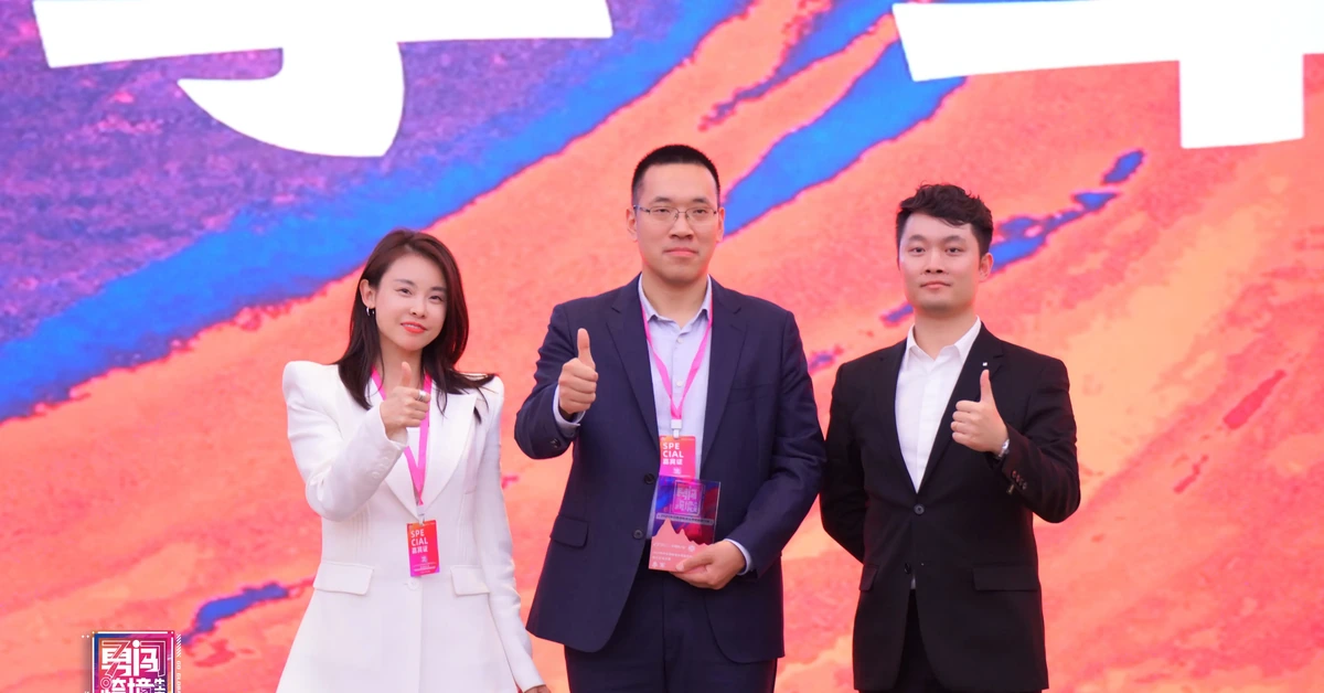 XINZIRAIN ha partecipato al Summit per il 16° anniversario di Alibaba in qualità di rappresentante del settore calzature femminili.